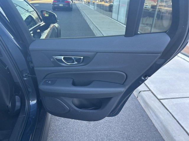 Used 2025 Volvo V60 B5 Cross Country Plus image 12