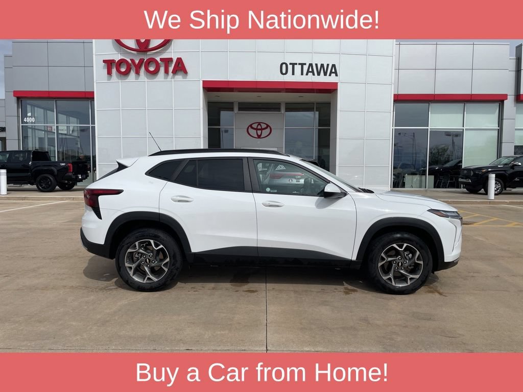 Used 2025 Chevrolet Trax LT w/ LT Convenience Package FWD image 4