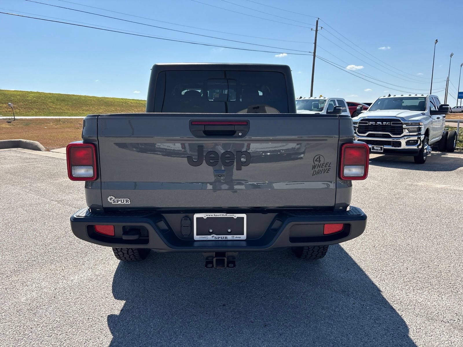 Used 2023 Jeep Gladiator Sport AWD/4WD image 5