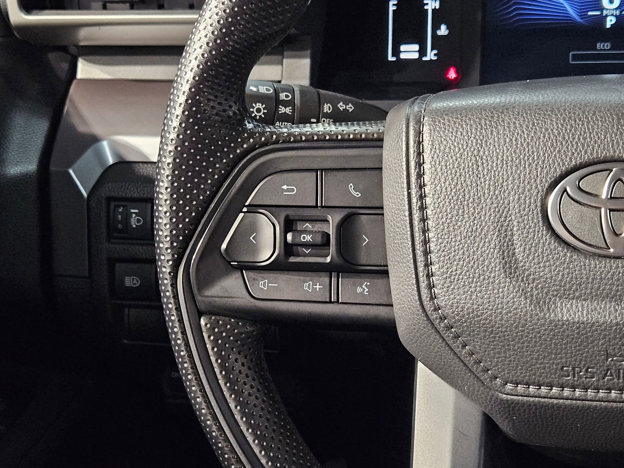 Certified 2025 Toyota Tacoma SR5 image 27