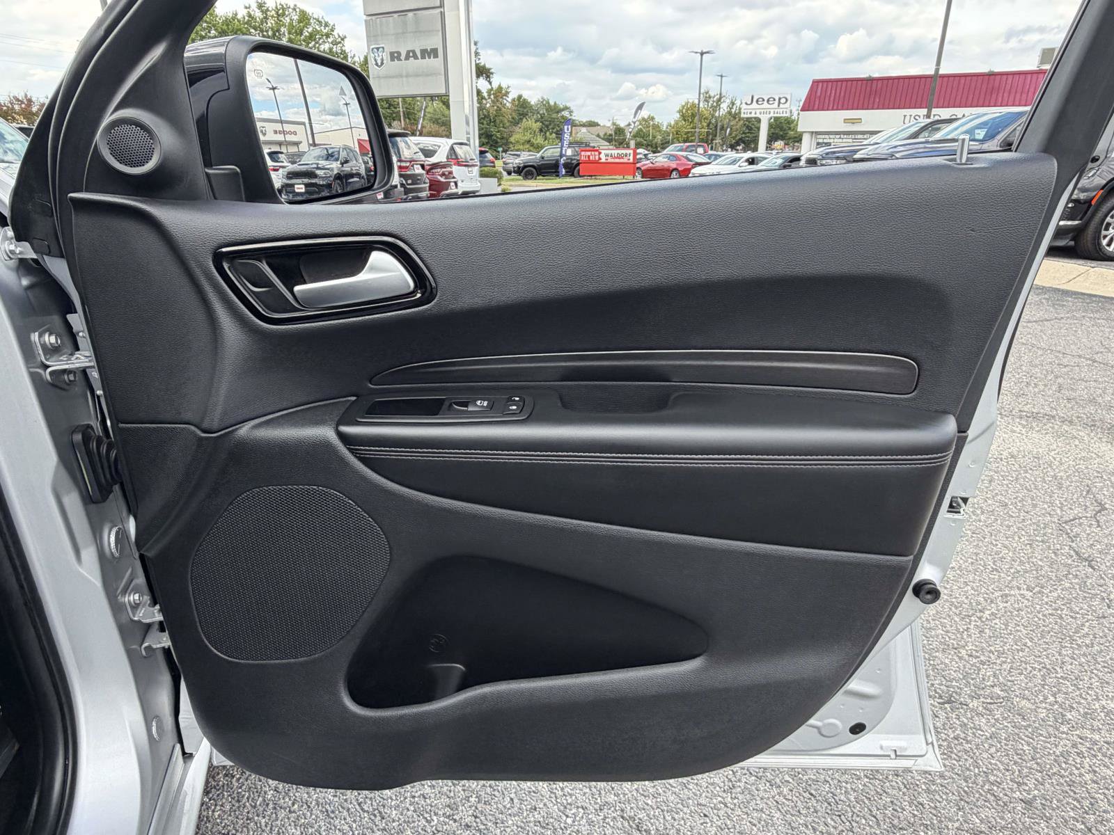 Used 2024 Dodge Durango SXT w/ SXT Blacktop Group AWD/4WD image 34