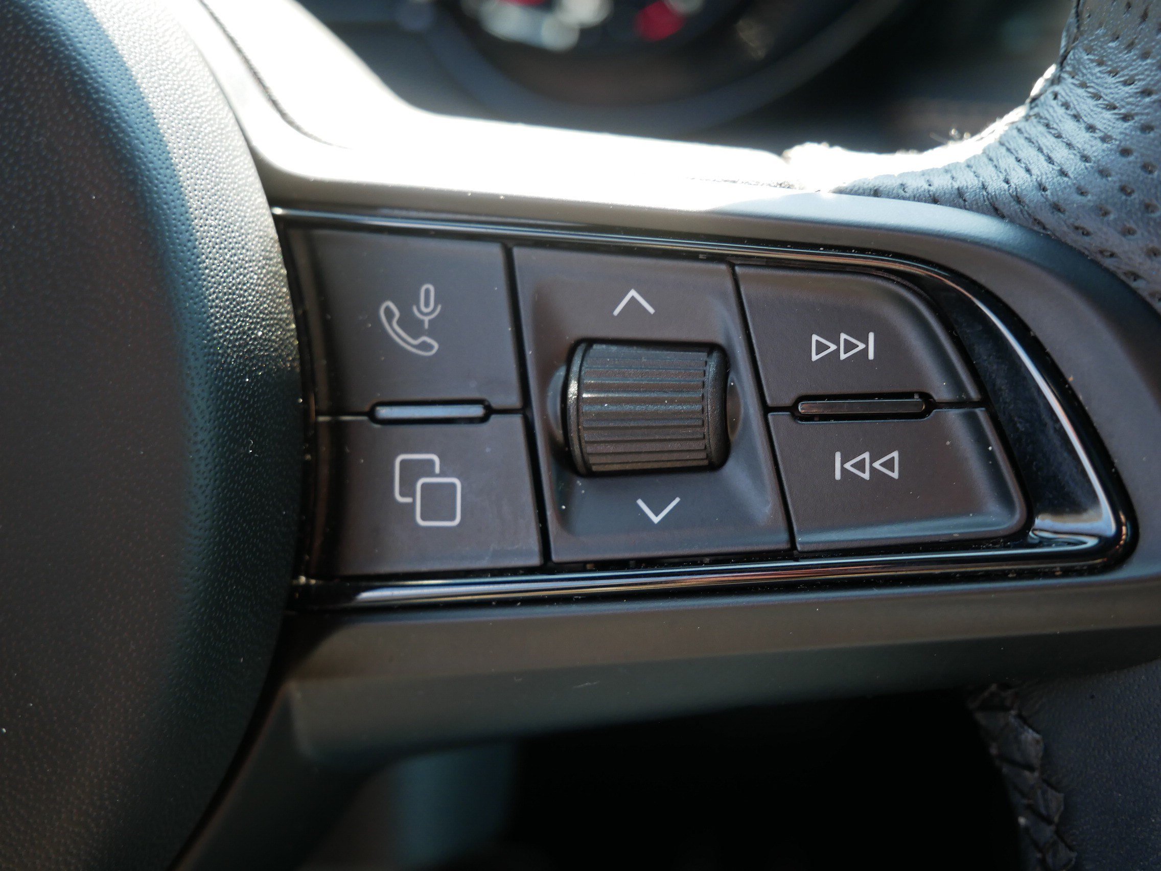 Used 2025 Alfa Romeo Tonale AWD/4WD image 28