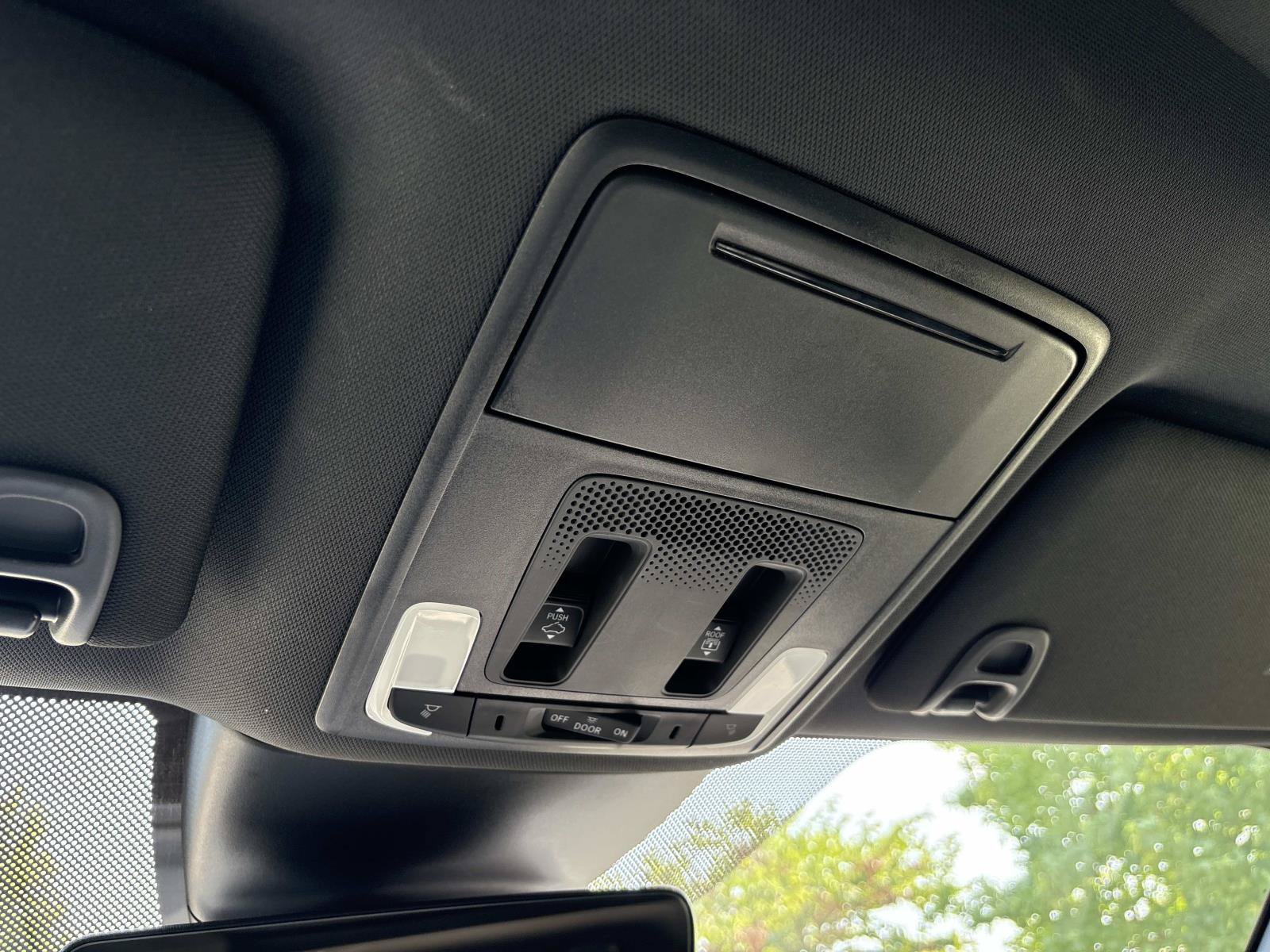 Used 2025 Honda Pilot Black Edition image 27