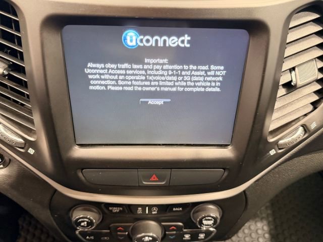 Used 2015 Jeep Cherokee Trailhawk w/ Comfort/Convenience Group image 38