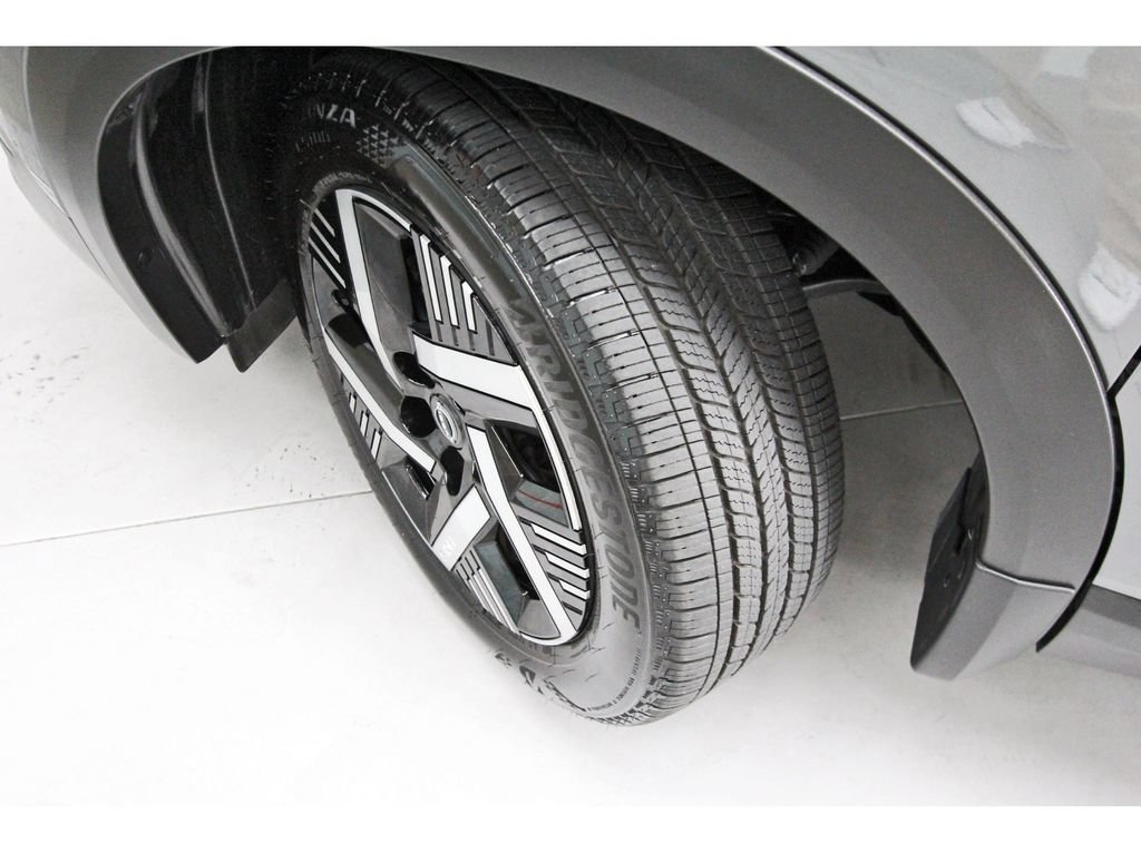 Used 2026 Nissan Kicks SV w/ SV Premium Package FWD image 7