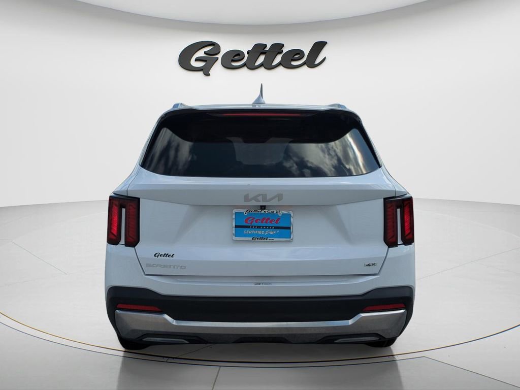 Used 2024 Kia Sorento S image 5