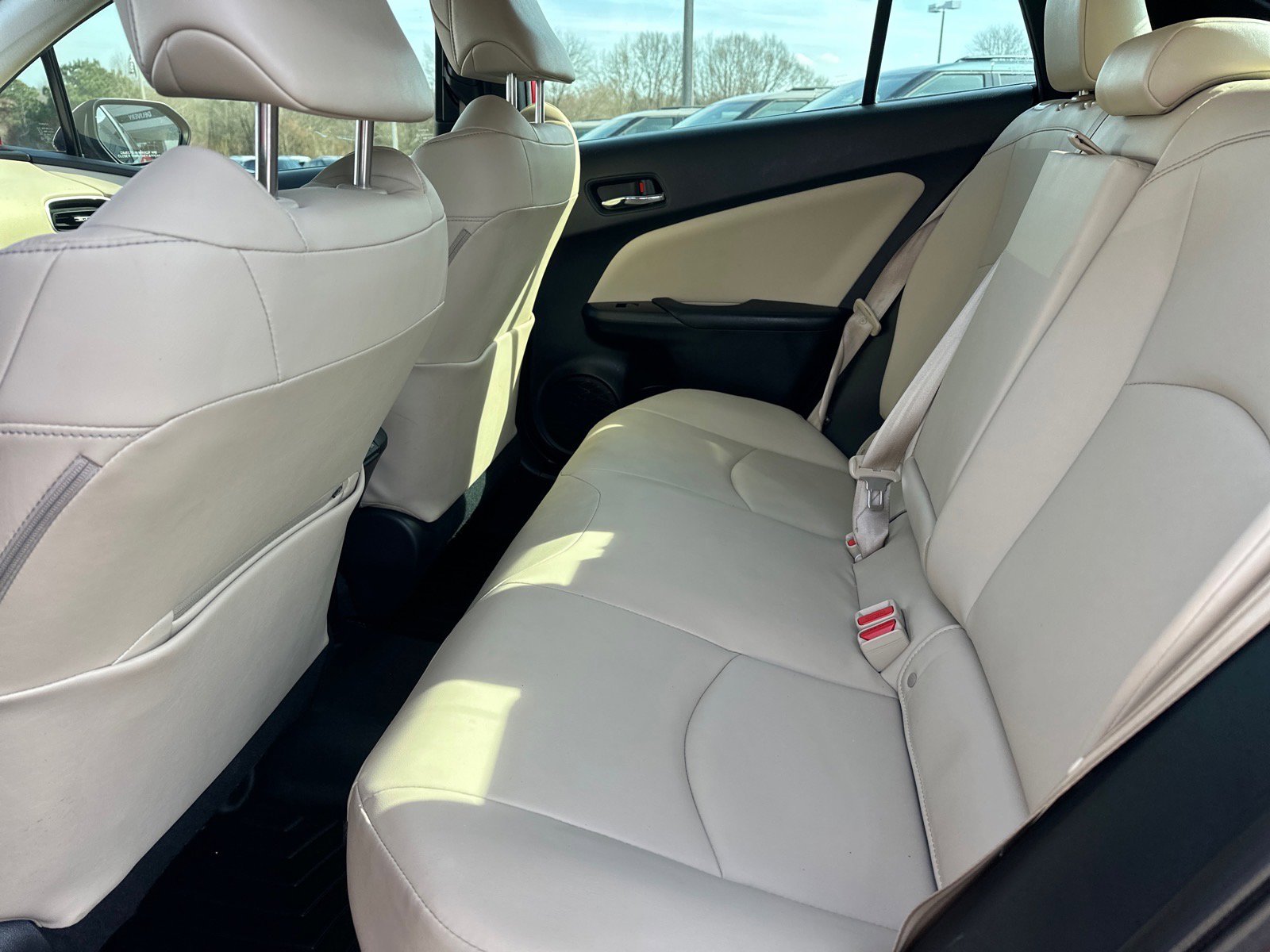 Used 2022 Toyota Prius XLE image 8