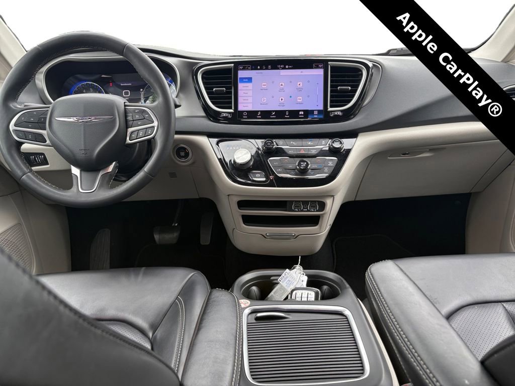 Certified 2023 Chrysler Pacifica Touring-L image 10