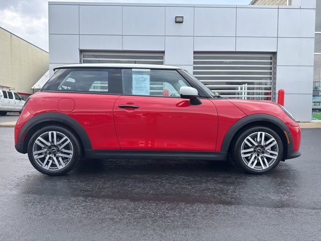 Used 2025 MINI Cooper 2-Door Hardtop image 8