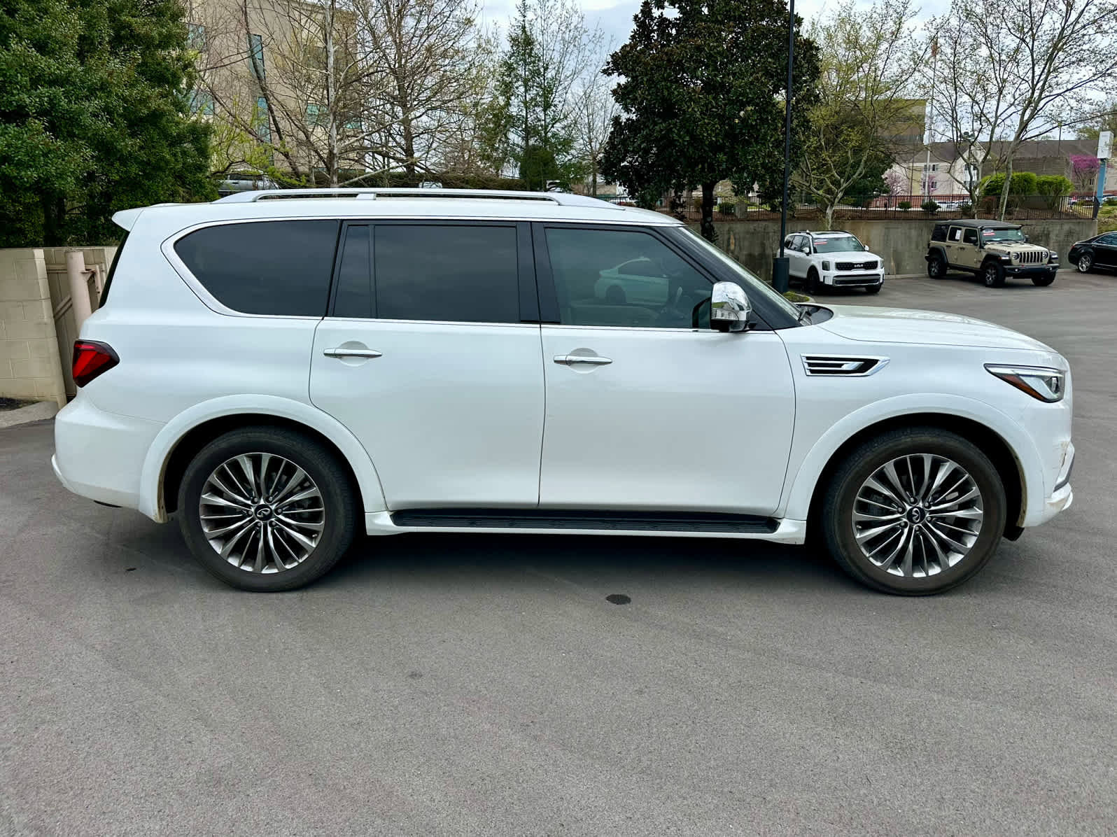 Used 2021 INFINITI QX80 Sensory w/ All-Season Package image 4
