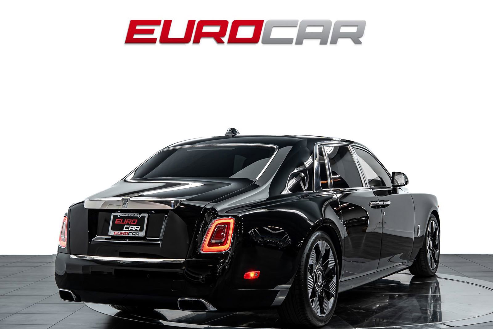 Used 2024 Rolls-Royce Phantom Sedan w/ The Phantom Package RWD image 6