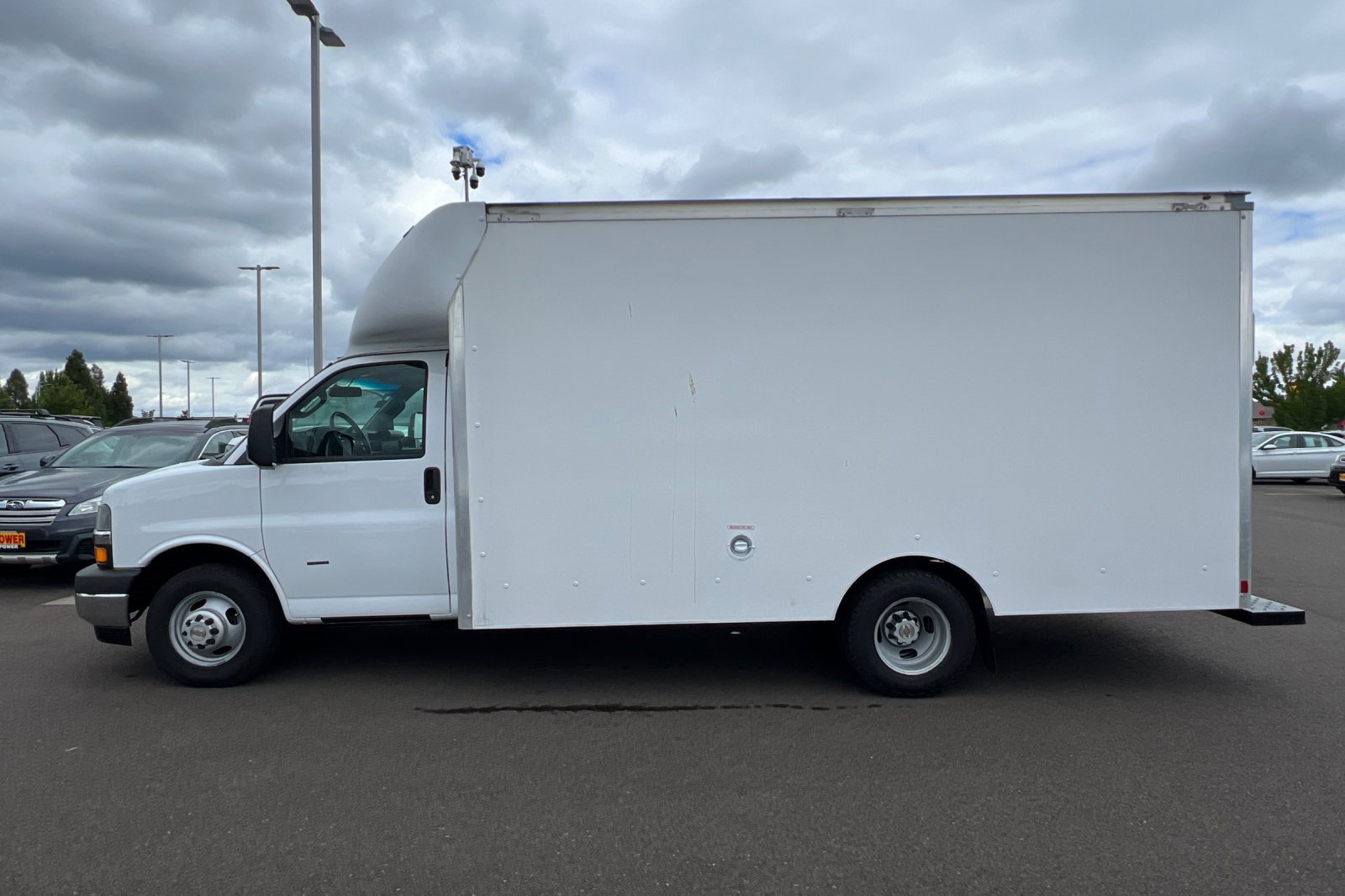 Used 2019 Chevrolet Express 3500 w/ Power Convenience Package image 7