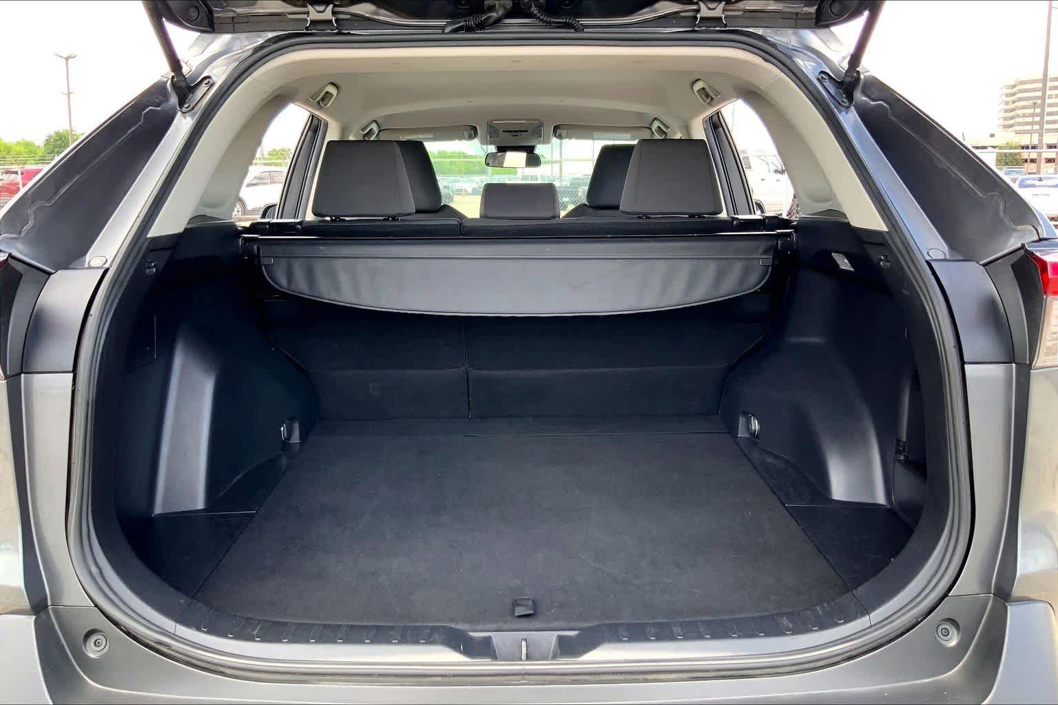 Used 2020 Toyota RAV4 XLE FWD image 34