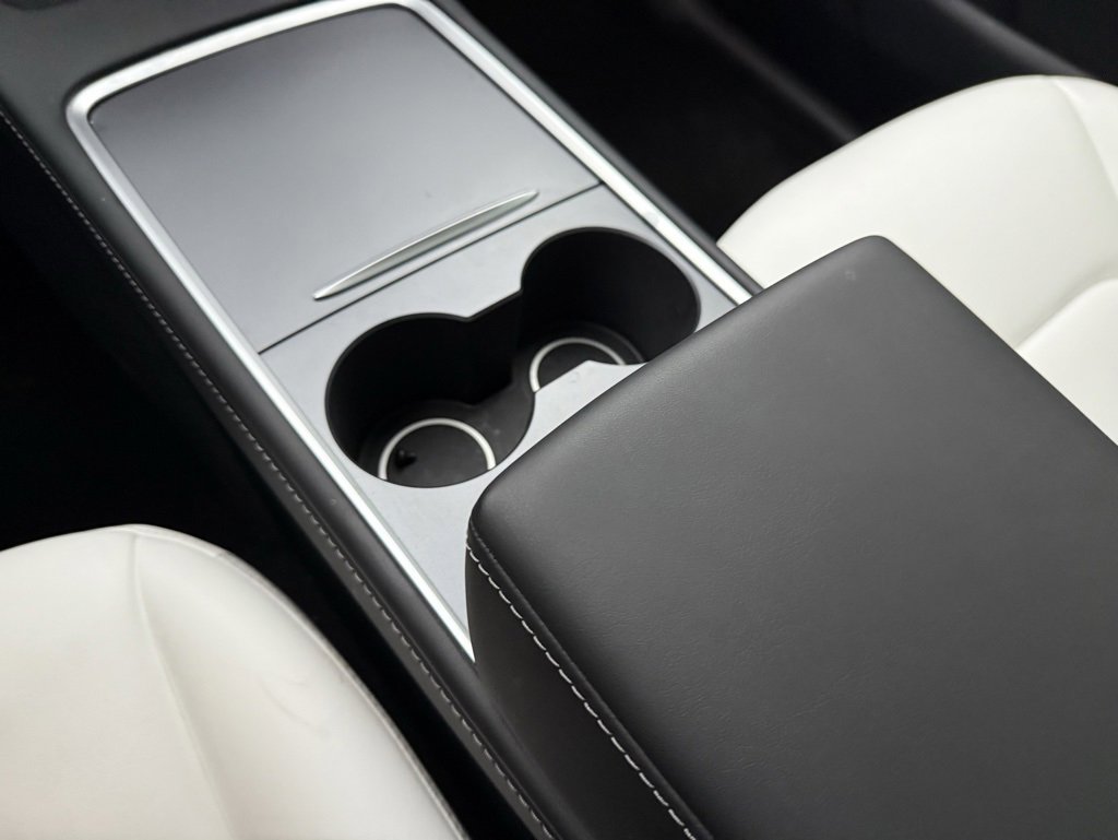 Used 2025 Tesla Model Y Performance image 18