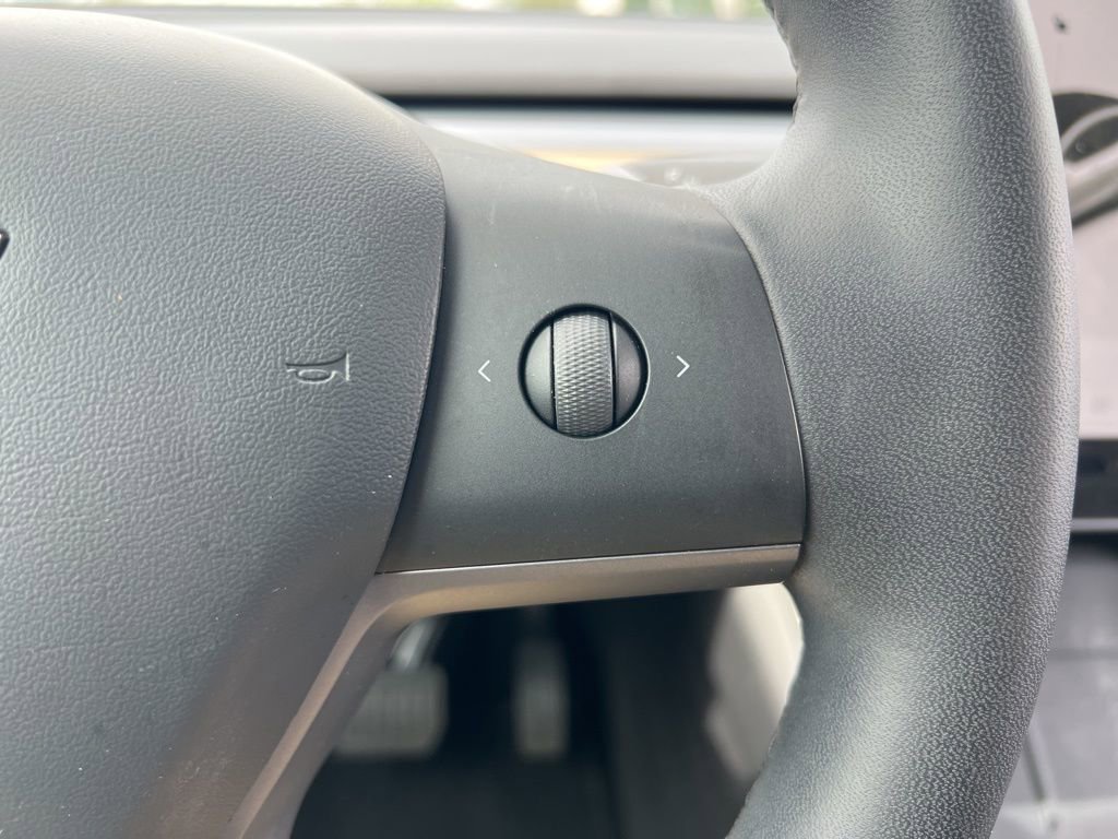 Used 2020 Tesla Model Y Long Range image 19