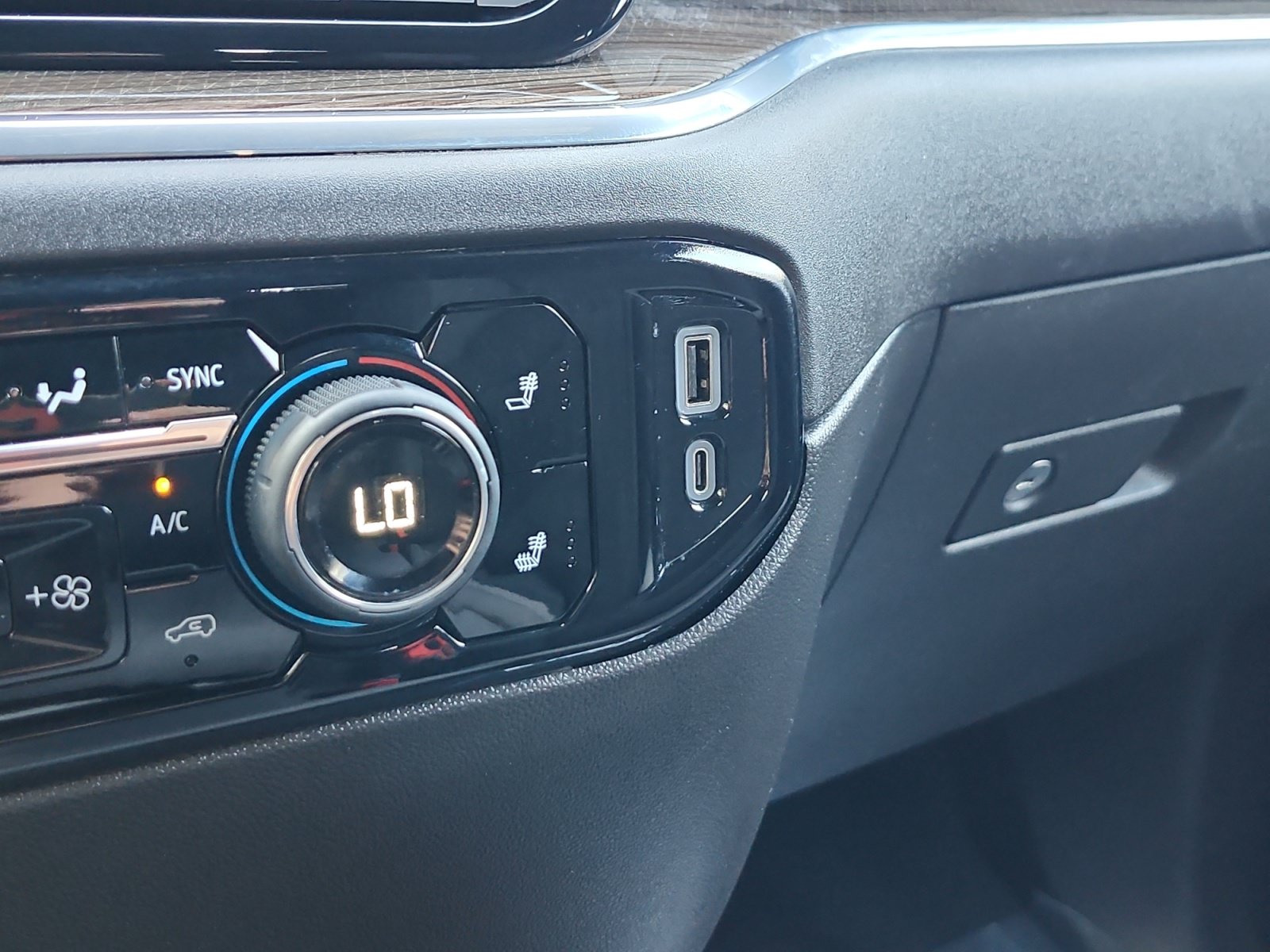 Used 2024 Chevrolet Silverado 1500 LT AWD/4WD image 22
