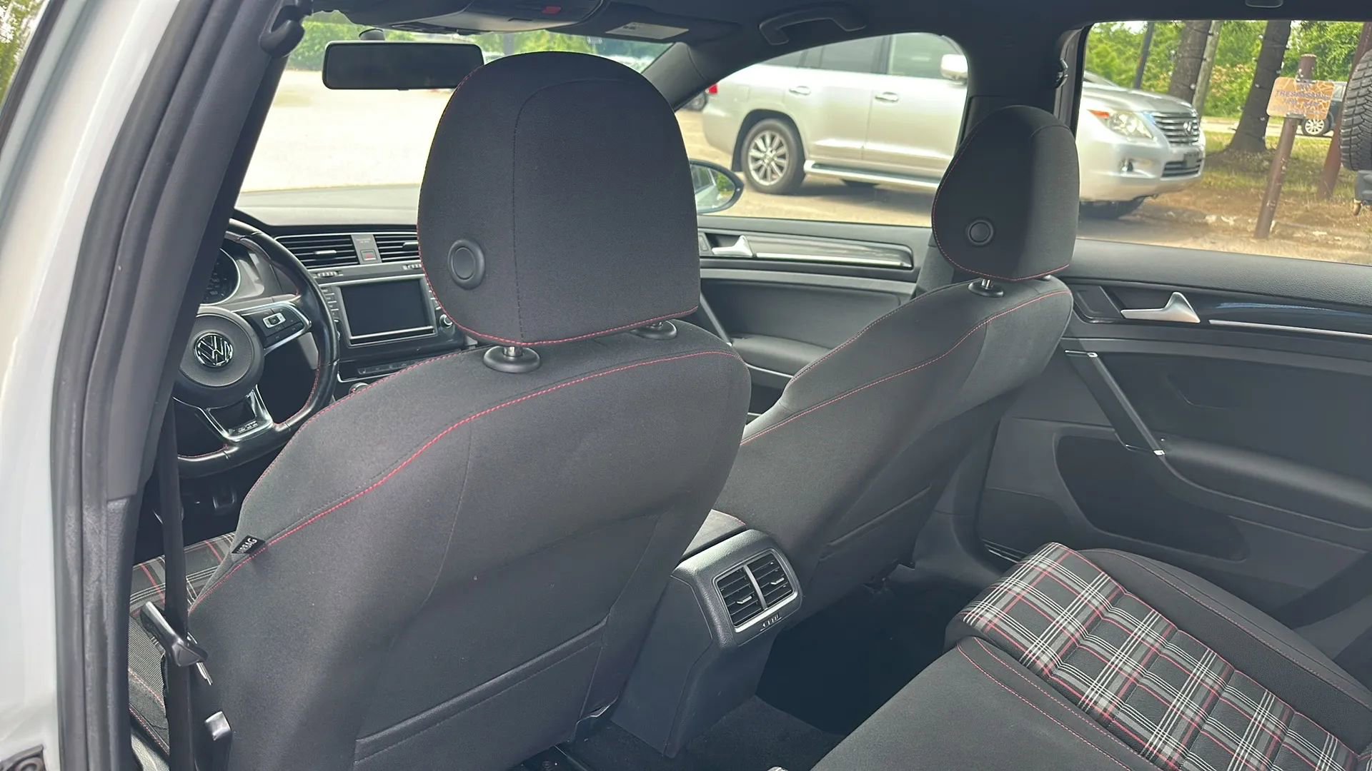 Used 2017 Volkswagen GTI SE FWD image 17