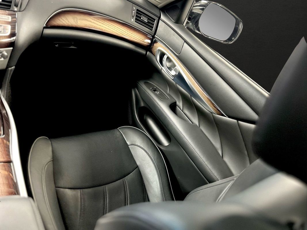 Used 2017 INFINITI Q70 L 3.7 w/ Deluxe Touring Package image 19