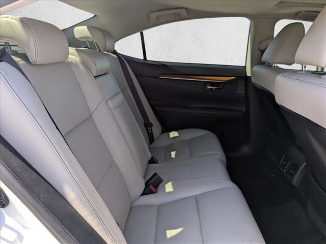 Used 2015 Lexus ES 300h w/ Navigation System Package image 21