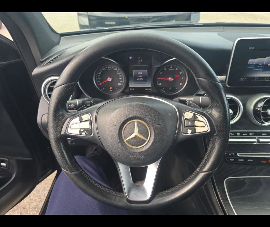 Used 2018 Mercedes-Benz GLC 300 w/ Premium Package image 4