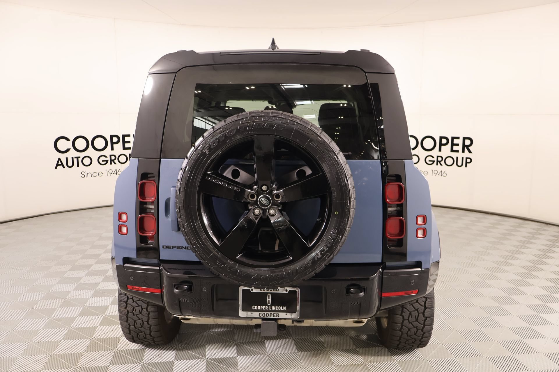 Used 2025 Land Rover Defender 110 X-Dynamic SE AWD/4WD image 22