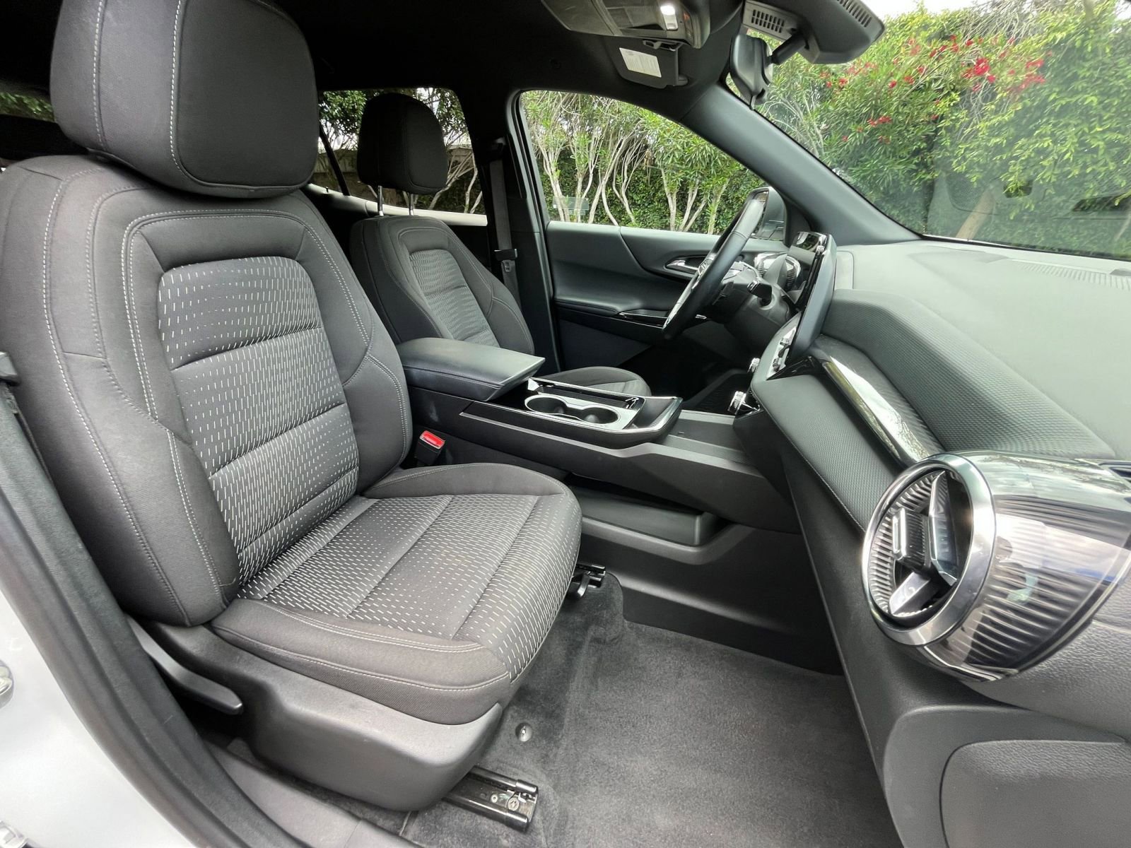 Used 2025 Chevrolet Equinox LT image 35