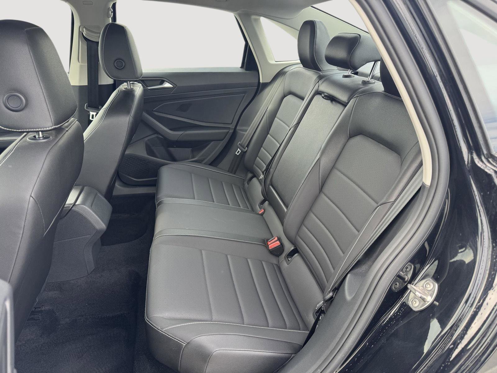 Used 2022 Volkswagen Jetta SE image 13