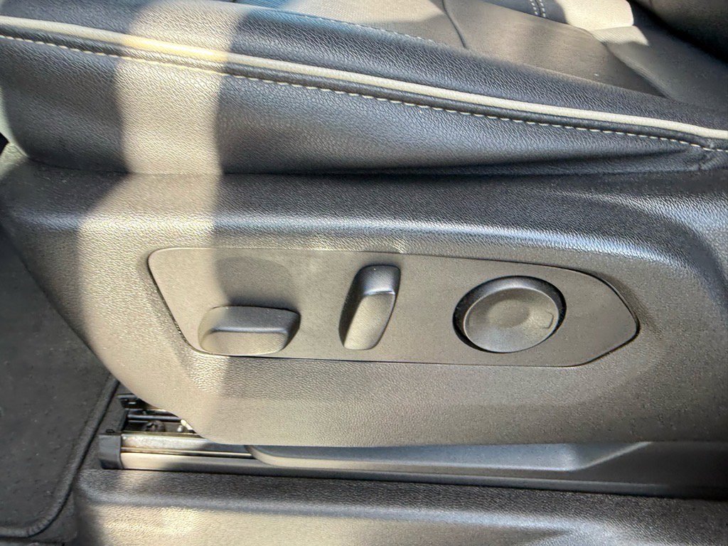 Used 2023 Chevrolet Suburban Premier image 18