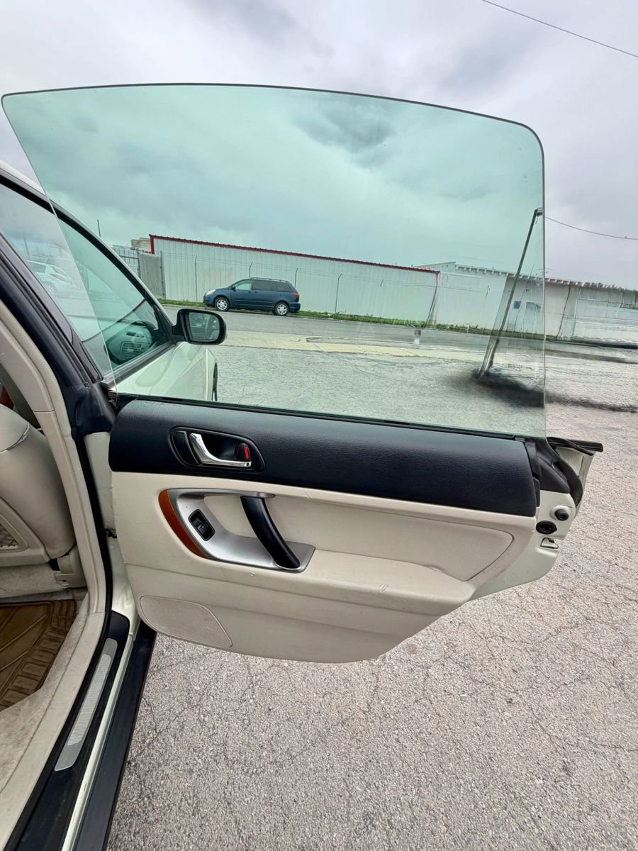 Used 2005 Subaru Outback 3.0R image 16