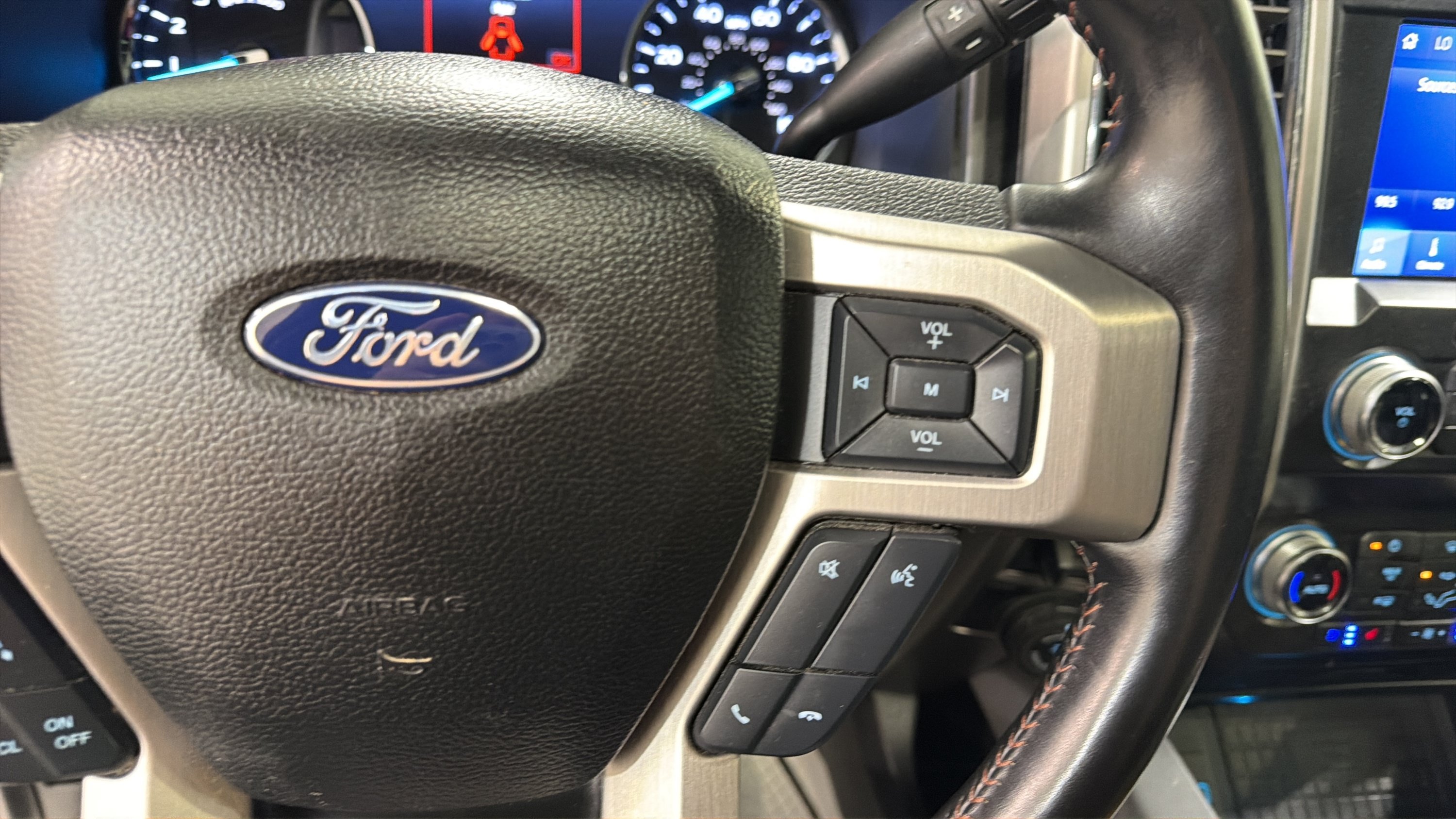 Used 2020 Ford F250 Platinum w/ FX4 Off-Road Package AWD/4WD image 14