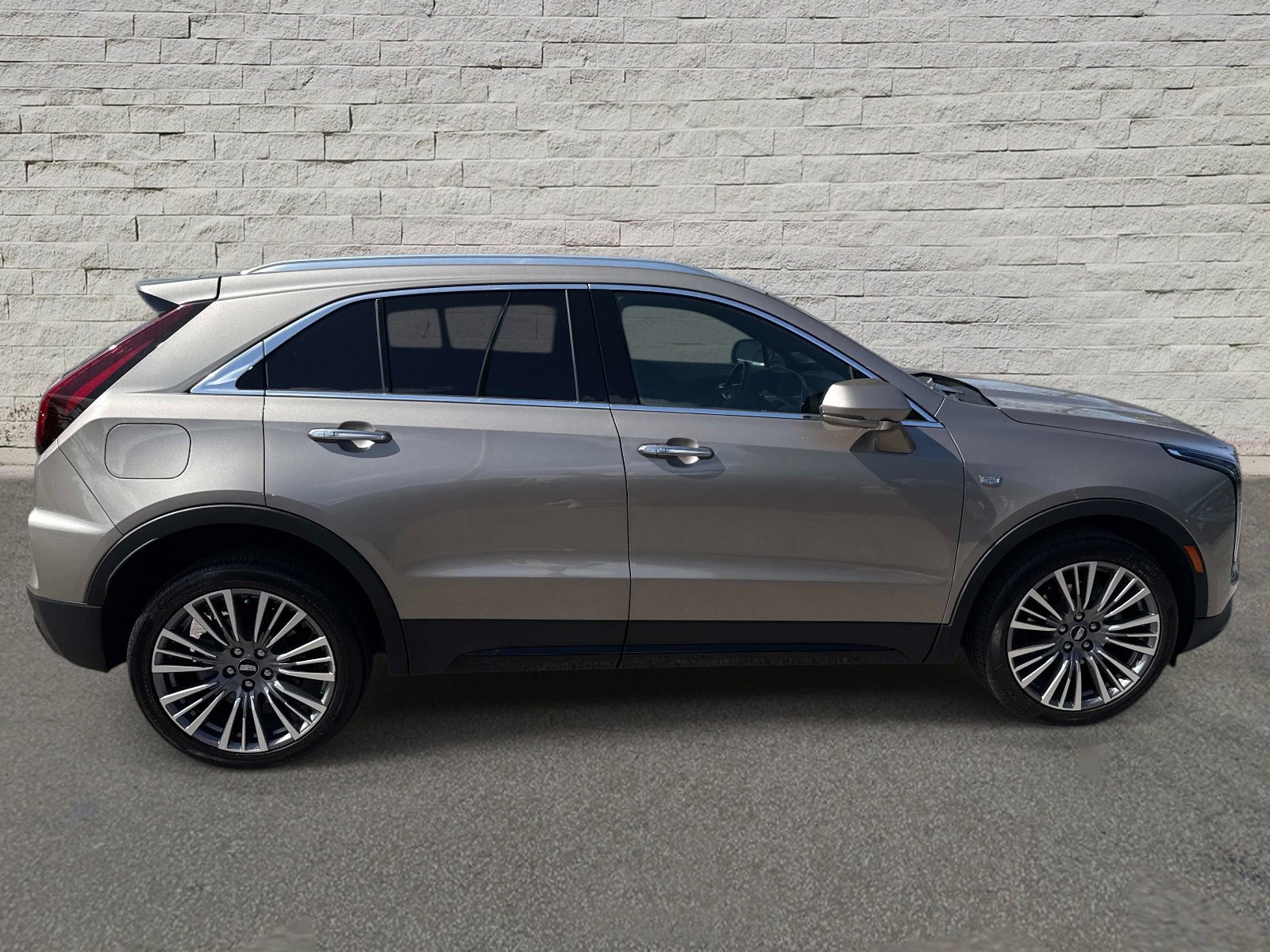 Certified 2024 Cadillac XT4 Premium Luxury w/ Cold Weather Package image 4