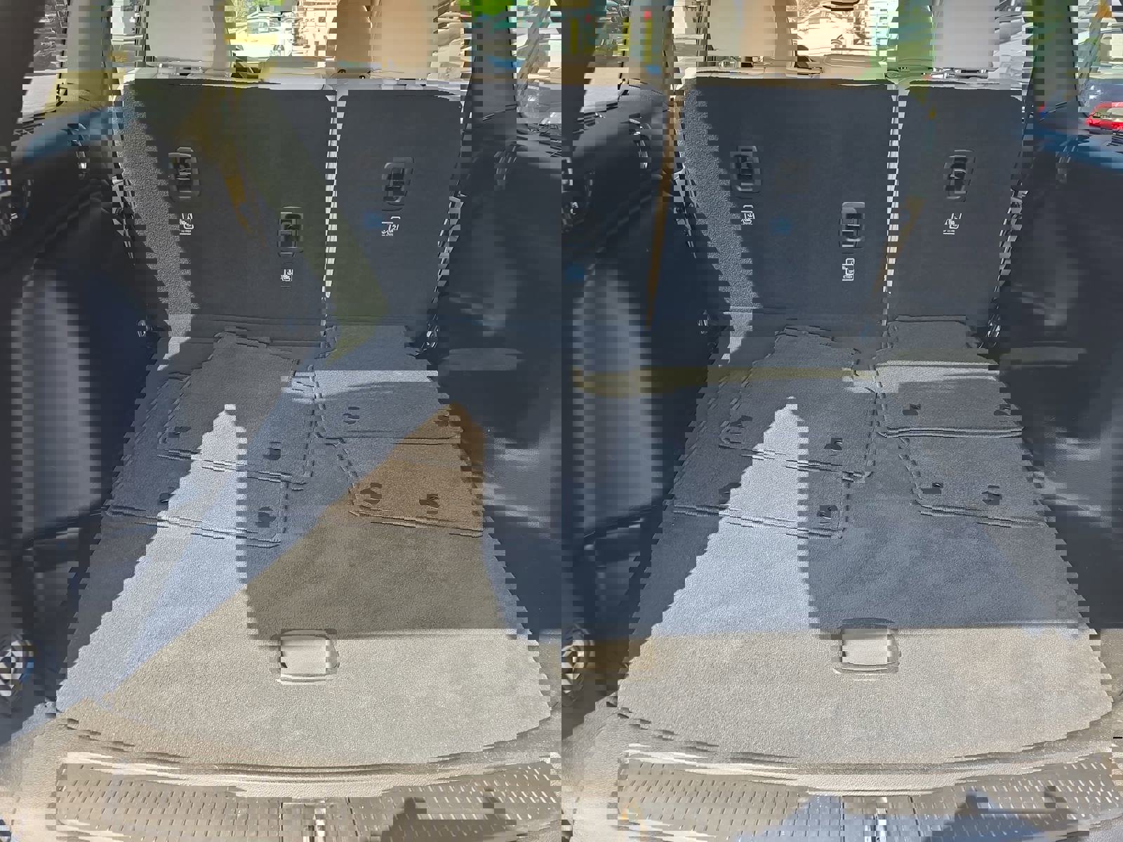 Used 2023 Jeep Grand Cherokee Limited w/ Black Appearance Package image 14