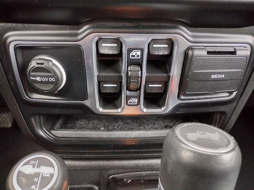 Used 2022 Jeep Wrangler Unlimited Sahara w/ Cold Weather Group image 31