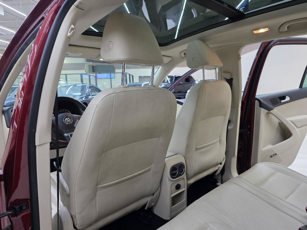 Used 2014 Volkswagen Tiguan SEL FWD image 25