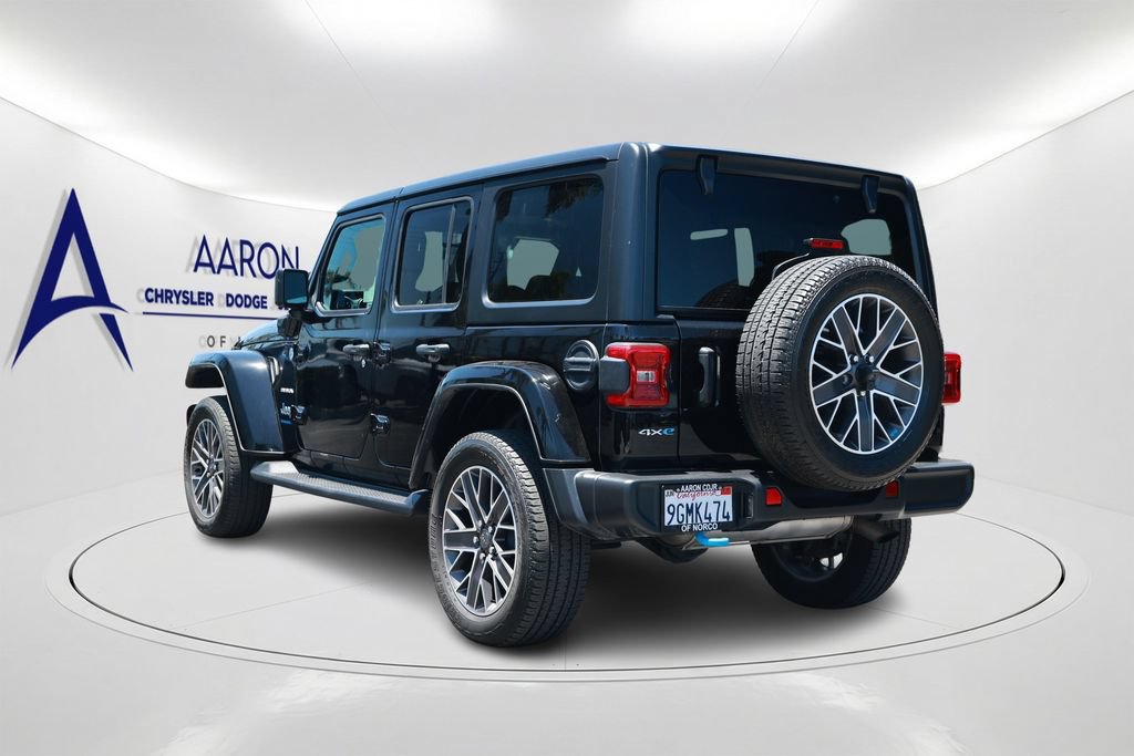 Used 2023 Jeep Wrangler Unlimited Sahara w/ Cold Weather Group AWD/4WD image 7