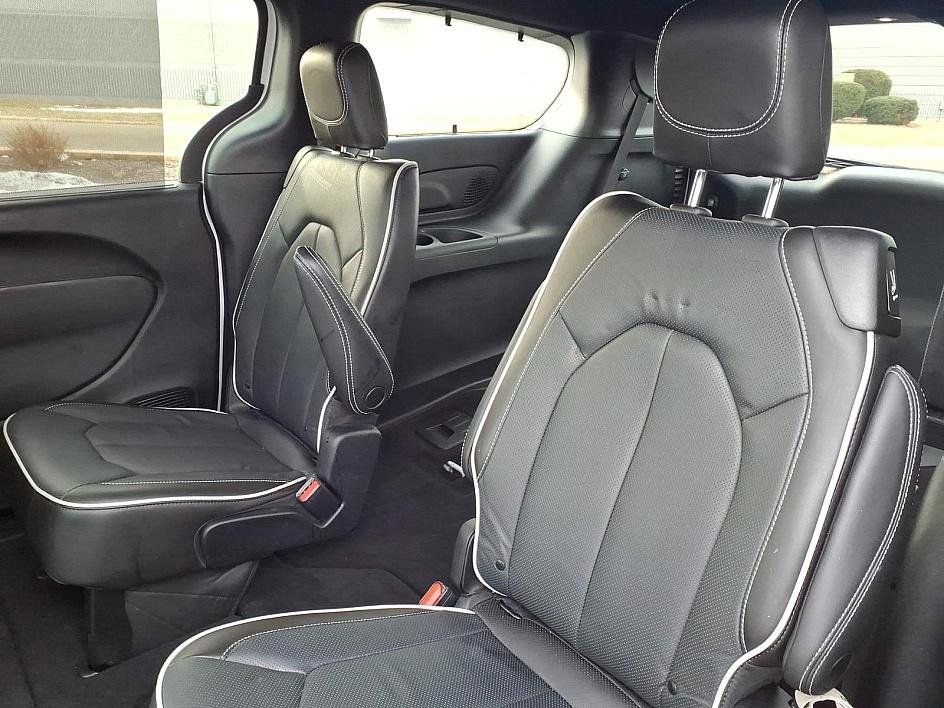 Used 2023 Chrysler Pacifica Limited w/ S Appearance Package image 22