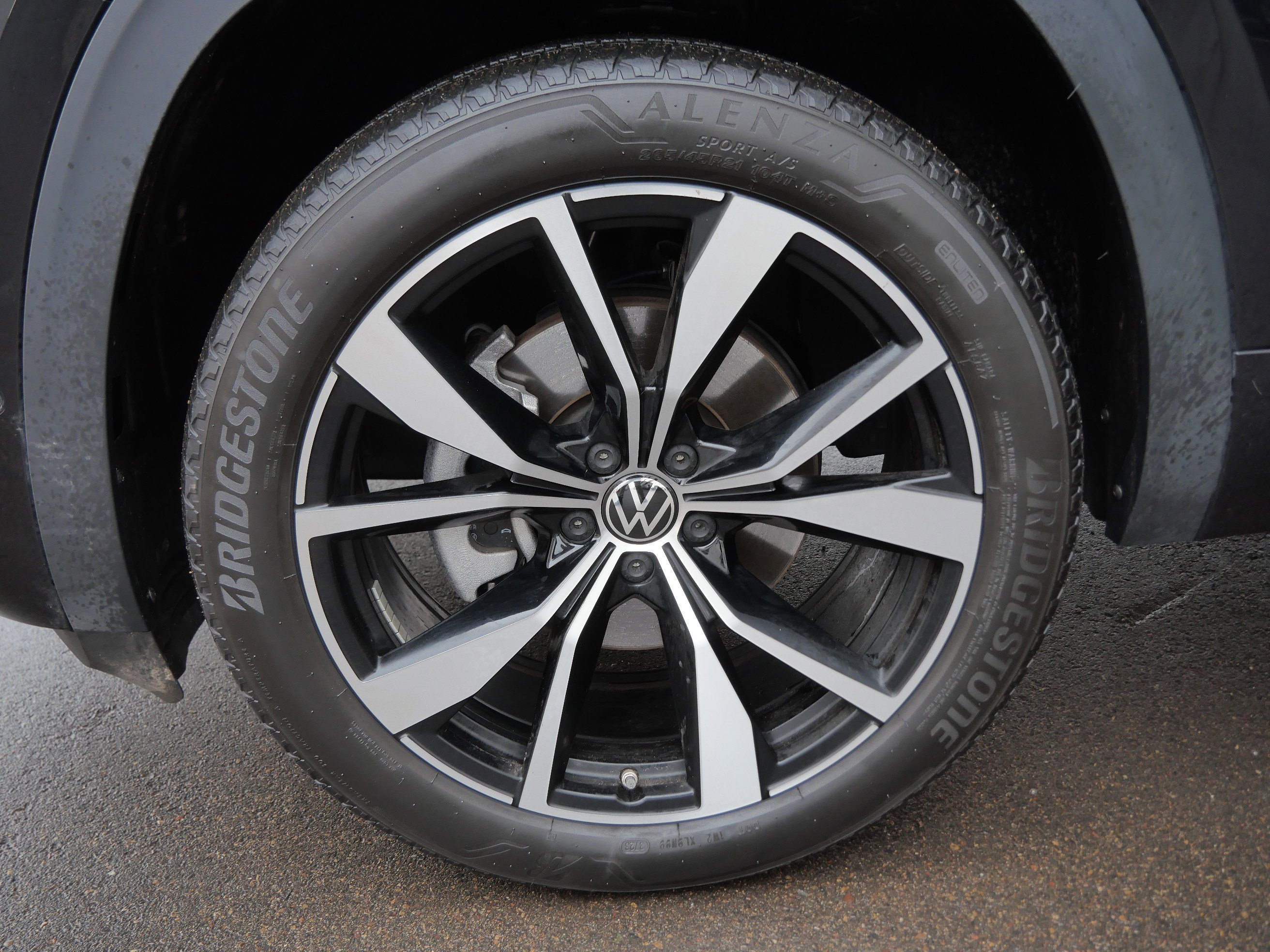 Used 2024 Volkswagen Atlas Cross Sport SEL Premium R-Line image 29