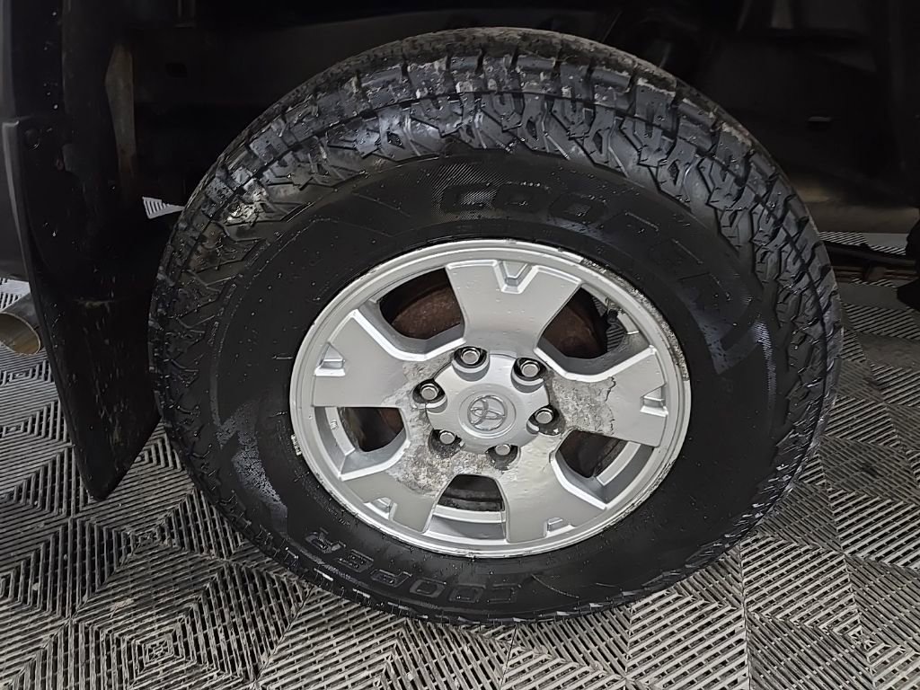 Used 2015 Toyota Tacoma 4x4 Access Cab w/ SR5 Package image 13