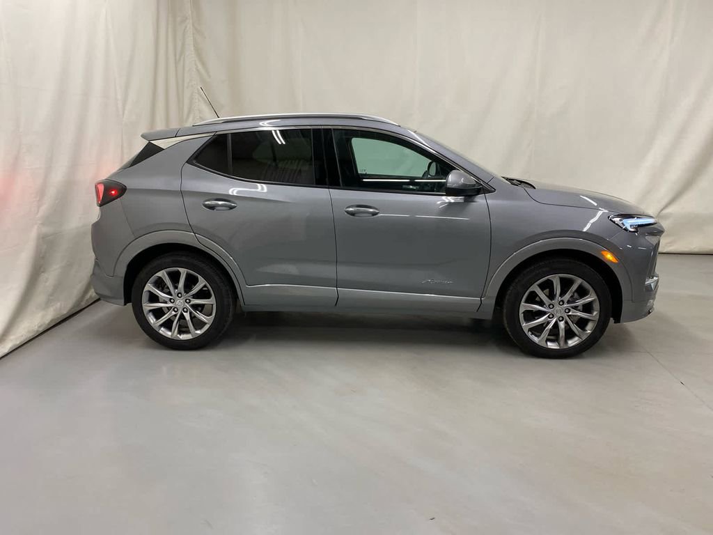Used 2024 Buick Encore GX Avenir image 9