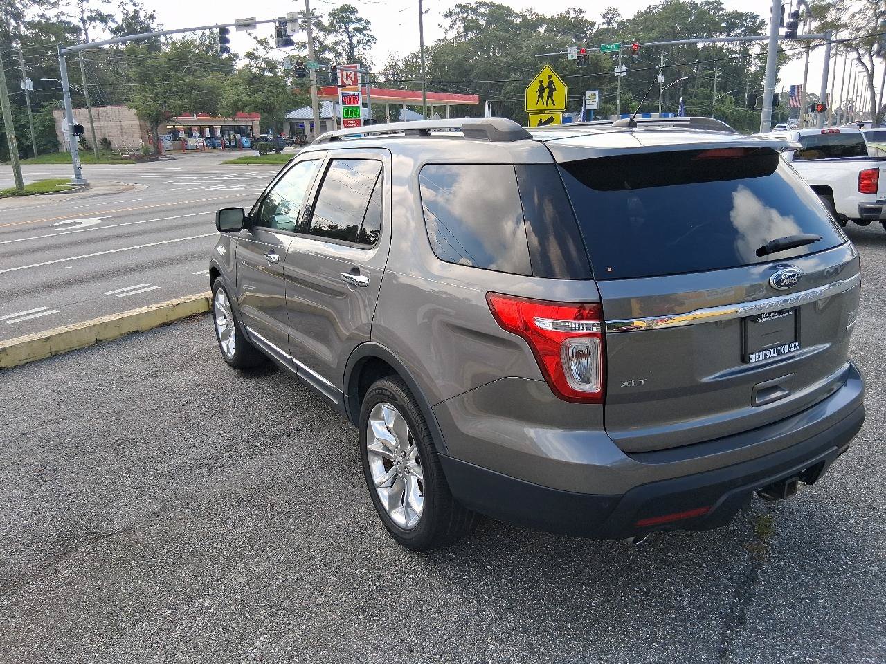 Used 2014 Ford Explorer XLT w/ Equipment Group 202A FWD image 5