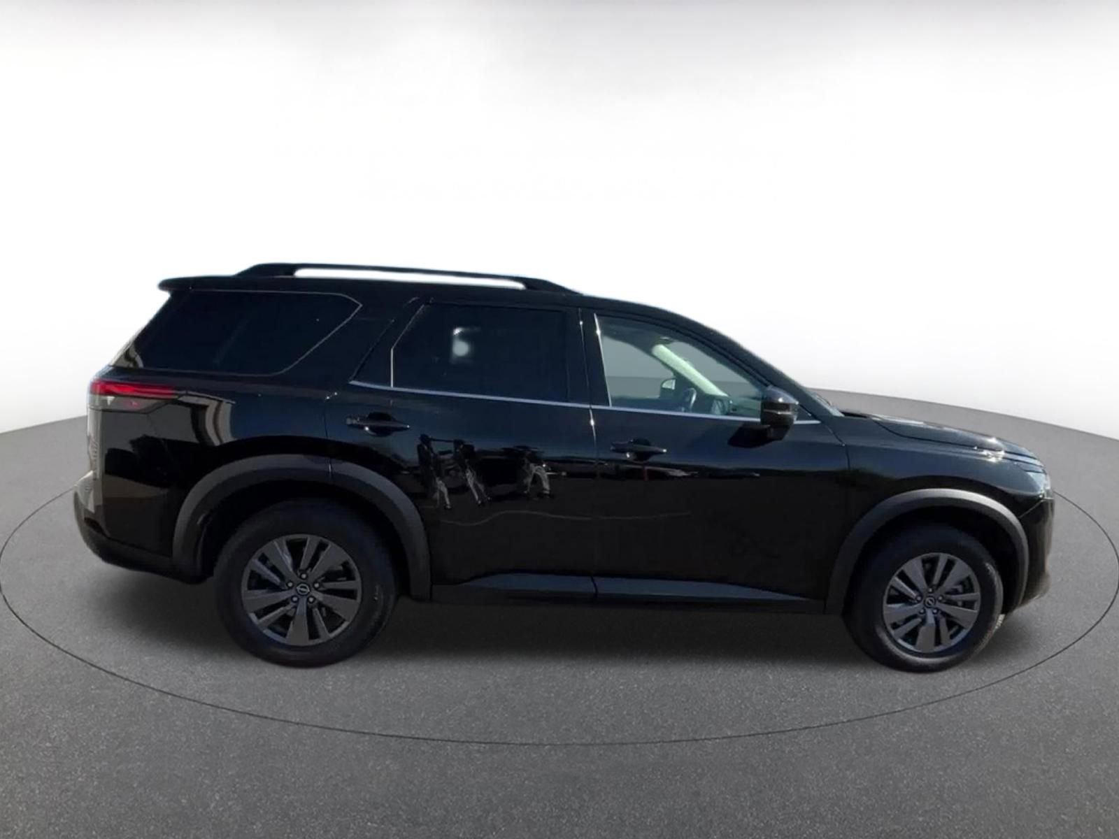 Used 2025 Nissan Pathfinder SV FWD image 16
