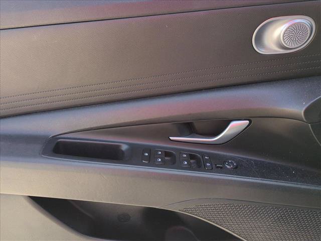 Used 2023 Hyundai Elantra SEL FWD image 9
