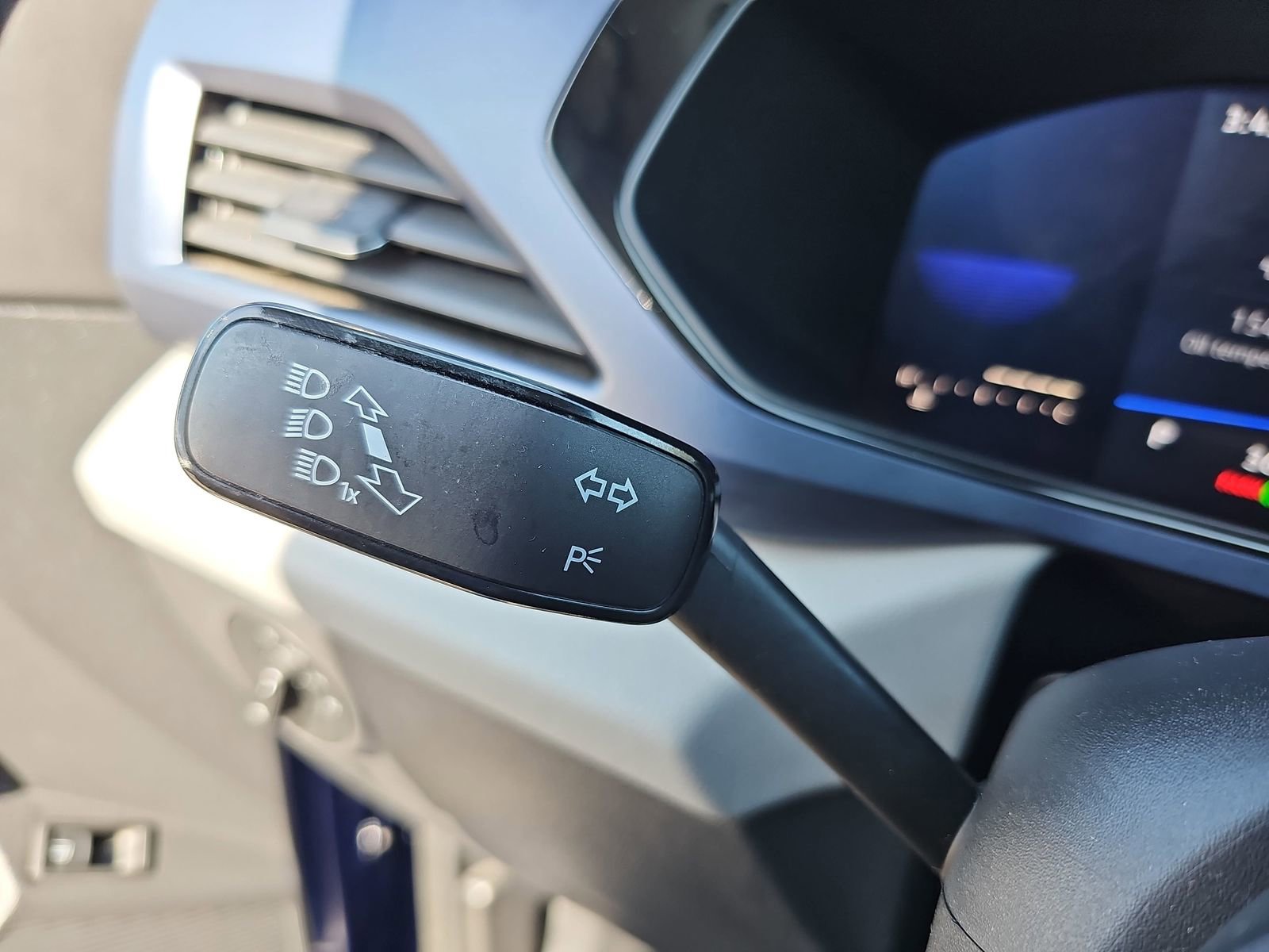 Used 2022 Volkswagen Taos SE image 19