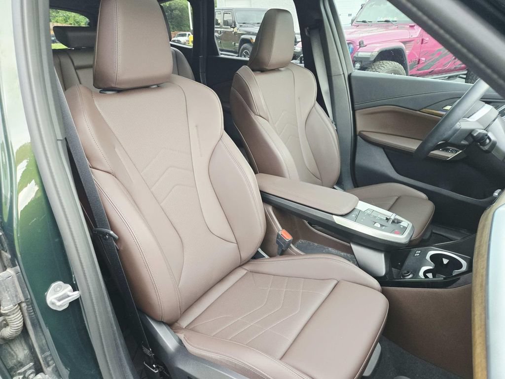 Used 2025 BMW X1 xDrive28i AWD/4WD image 16