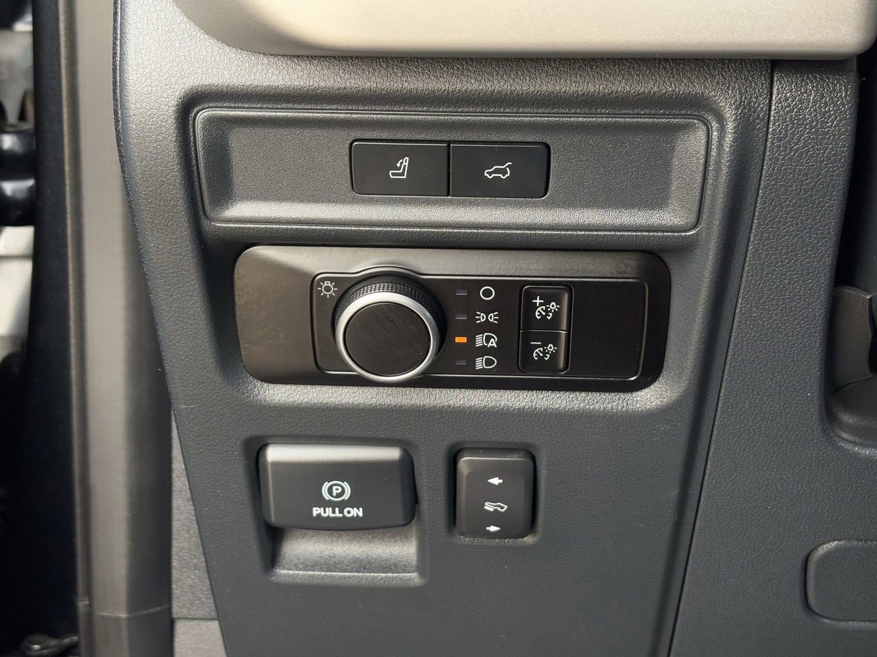 Used 2023 Ford Expedition XLT image 23