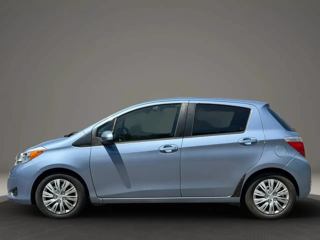 Used 2012 Toyota Yaris LE FWD image 8