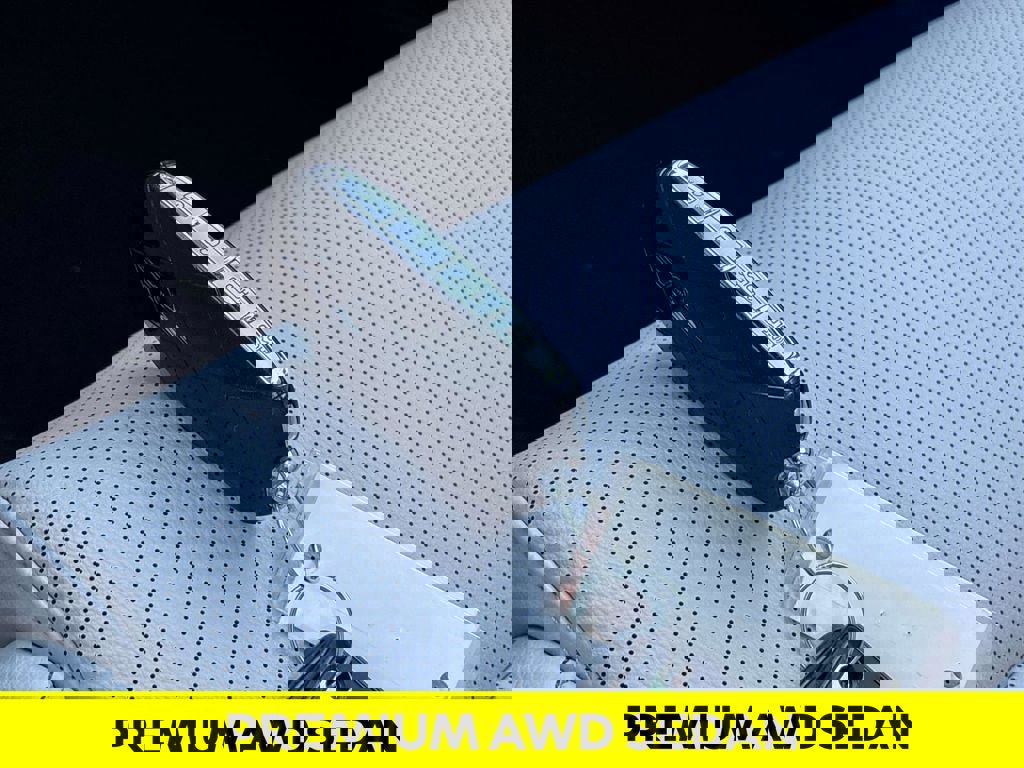 Used 2024 Genesis G70 2.5T image 25