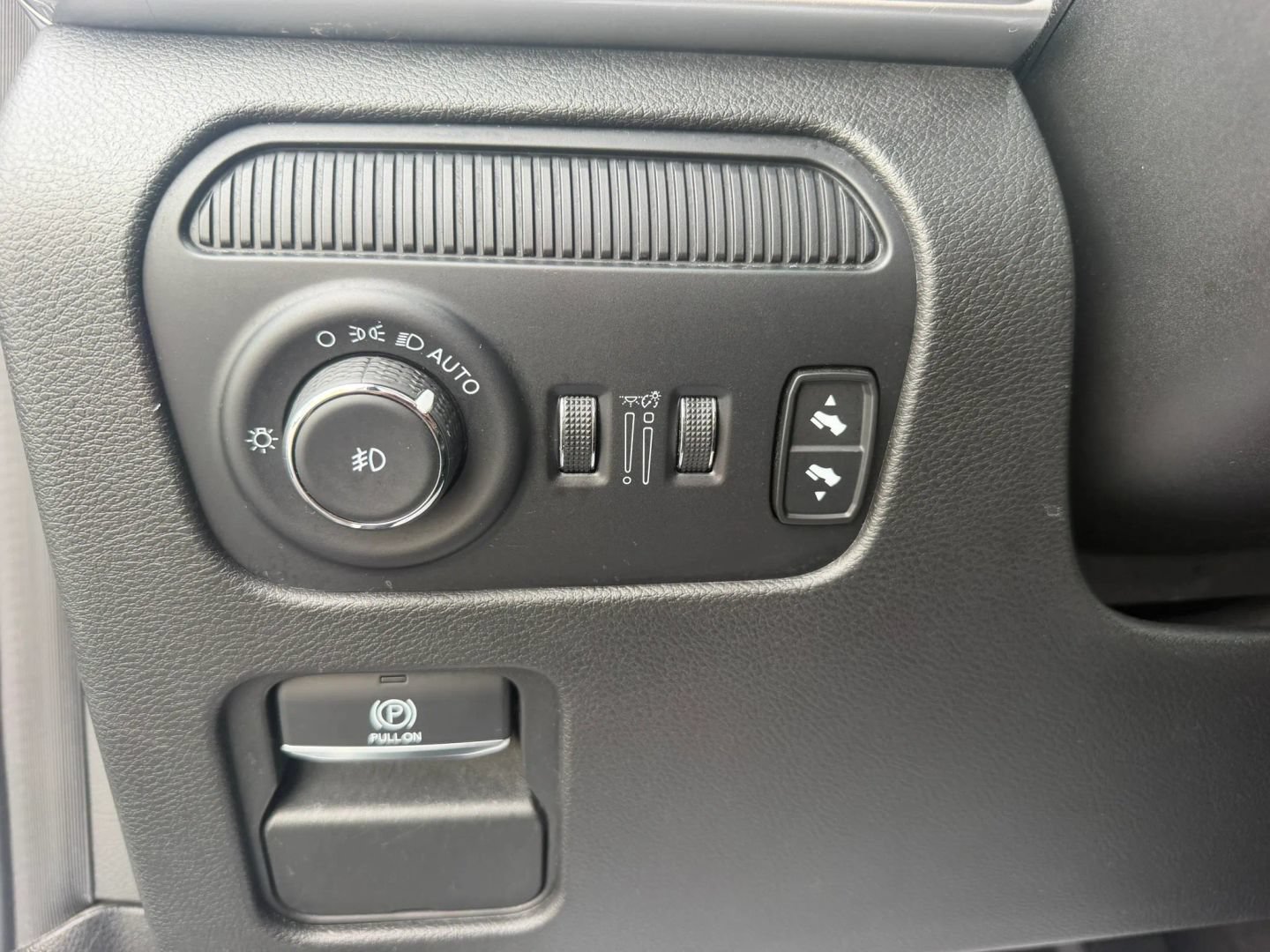Used 2024 Jeep Wagoneer L Series II RWD image 54