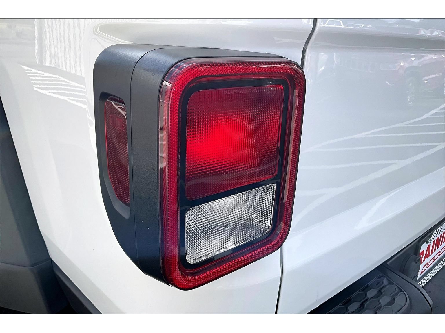 Used 2022 Jeep Gladiator Rubicon w/ Cold Weather Group AWD/4WD image 28