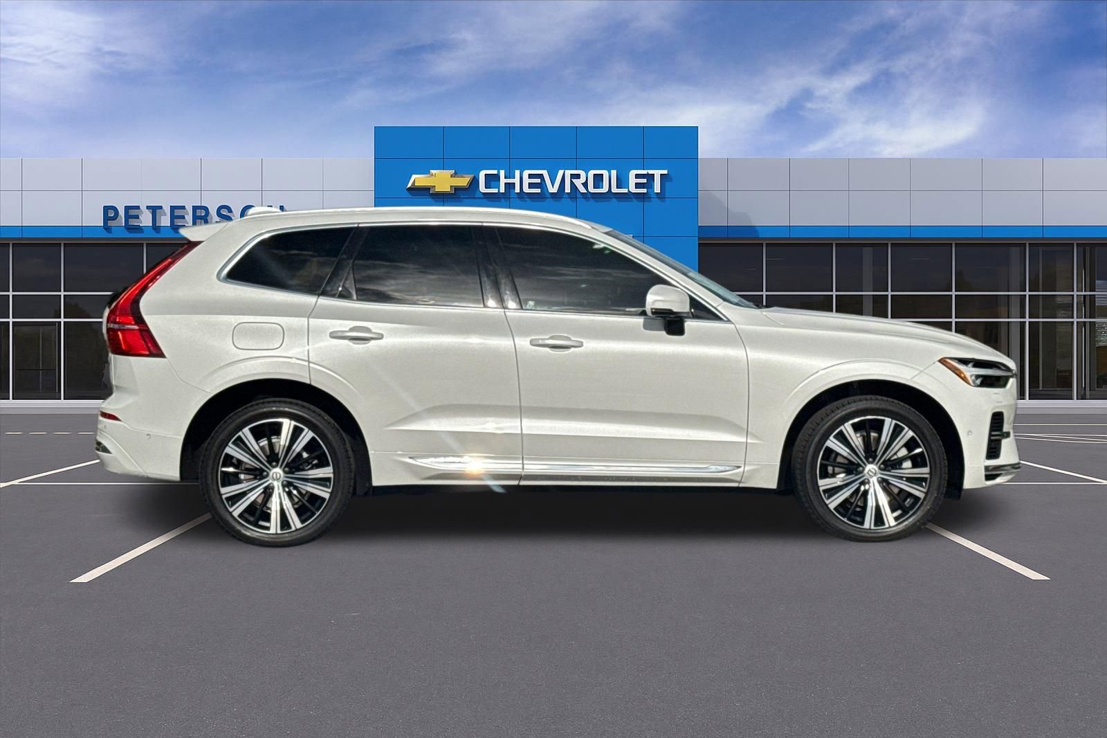 Used 2022 Volvo XC60 T8 Inscription w/ Advanced Package AWD/4WD image 3